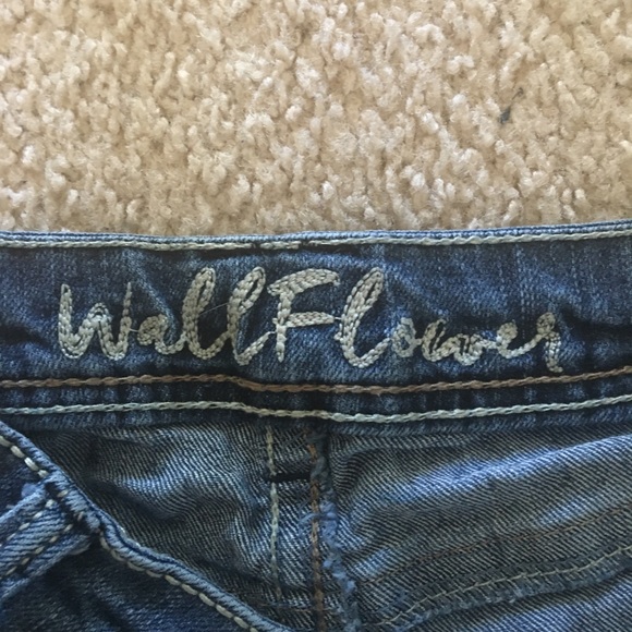 Wallflower Jean Shorts - Picture 4 of 4